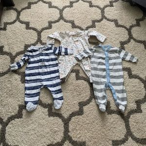 Lot of 3 footies (one magnetic closure)